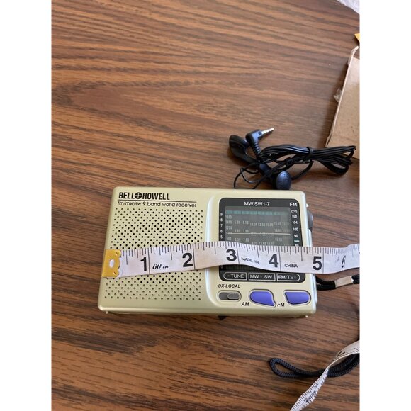 Bell + Howell FM/MW/Sw9 band world receiver portable radio NOS - Picture 7 of 8